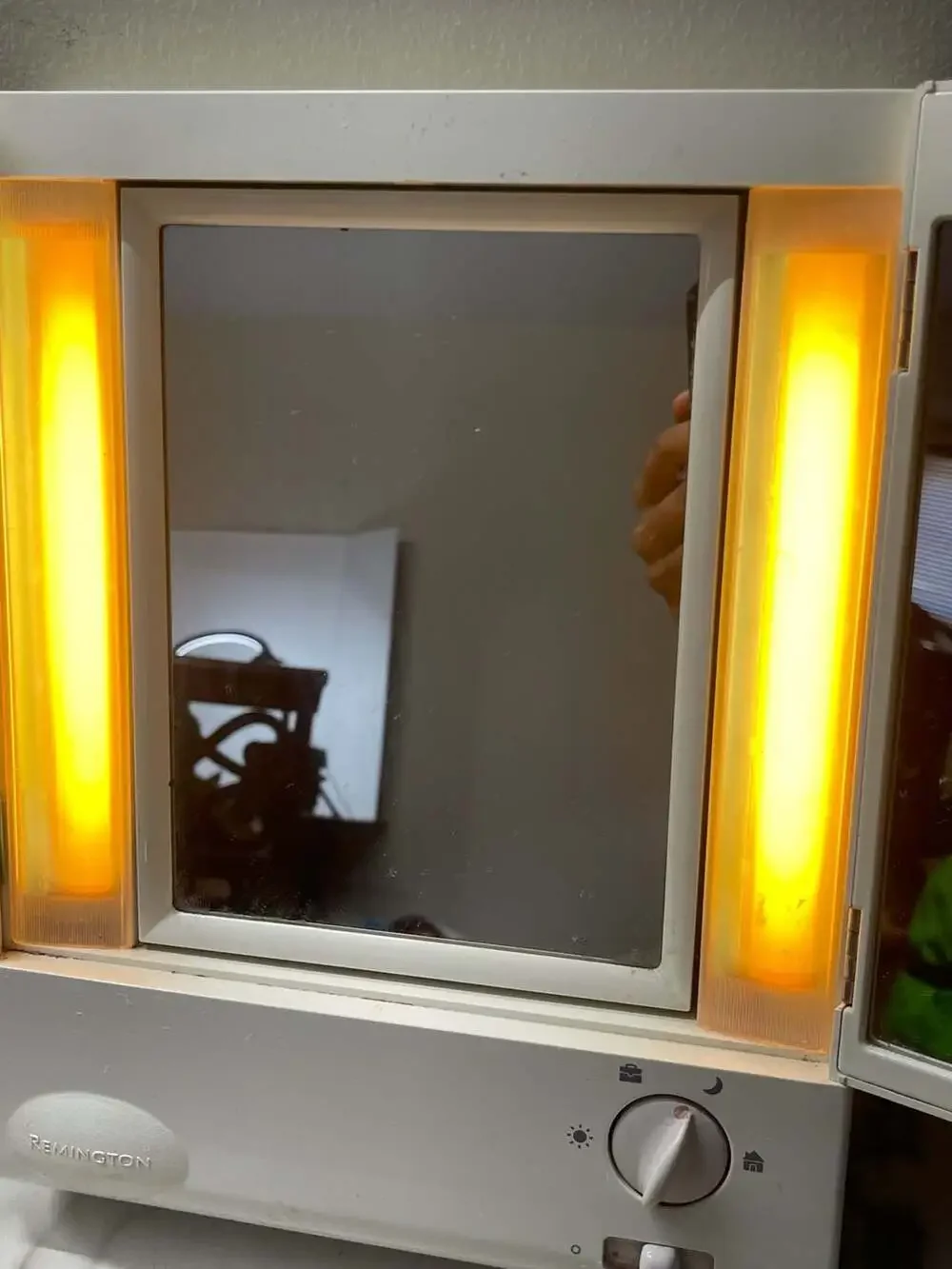 Vintage Remington Tri-Fold Lighted Makeup Vanity Mirror